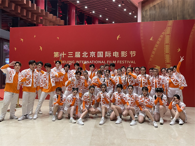 第十三屆北京國(guó)際電影節(jié)丨北音附中學(xué)子劉雨昕獻(xiàn)唱推廣曲《忽然想起來(lái)》